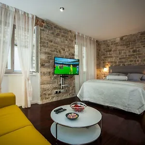 https://studio-apartment-offside.splithotels.org